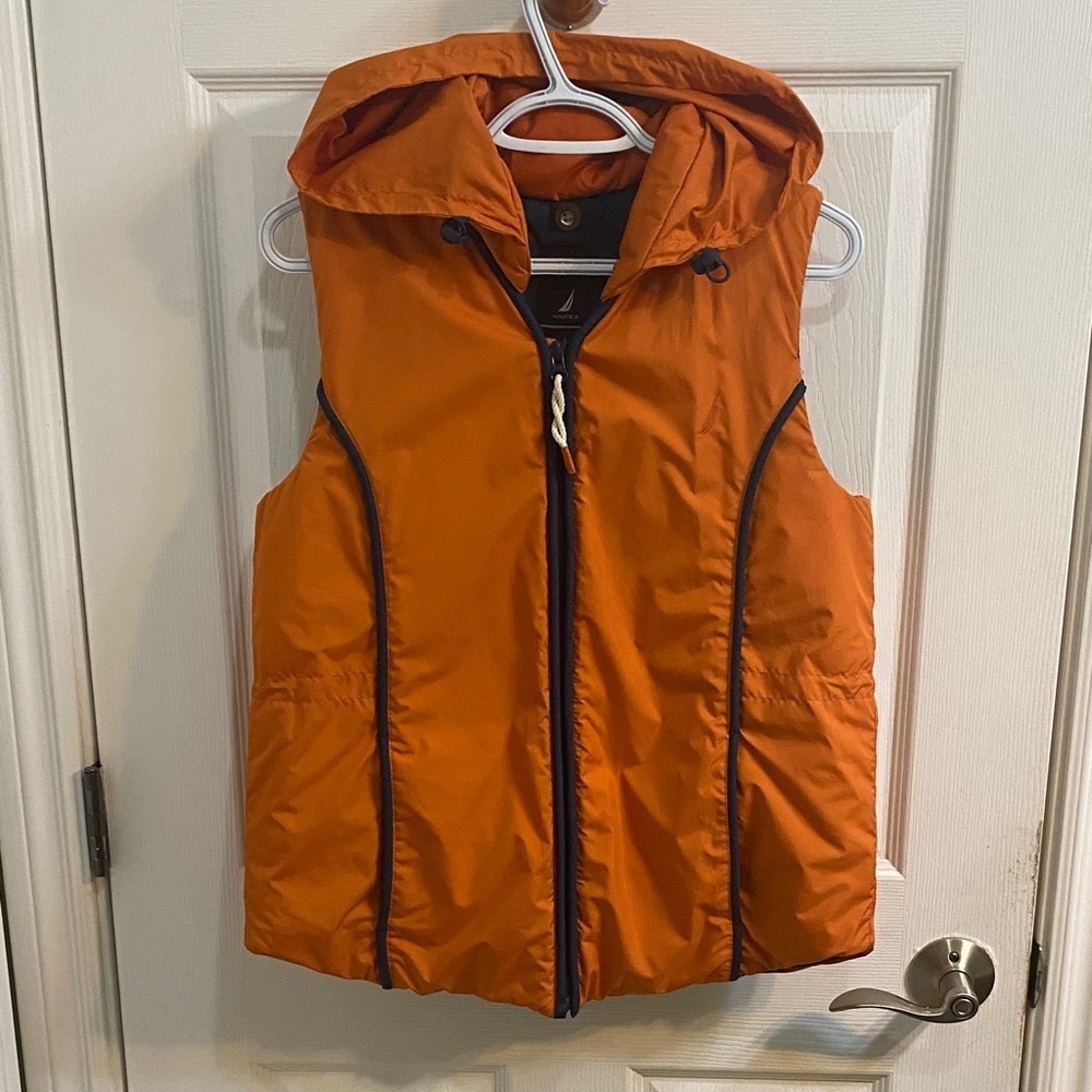 Nautica Women’s Orange Navy Hooded Vest Adjustable Waist Size Medium Outdoor
